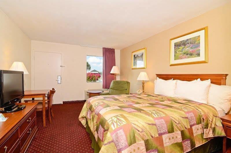 Super 8 By Wyndham Mcgehee Hotell Eksteriør bilde